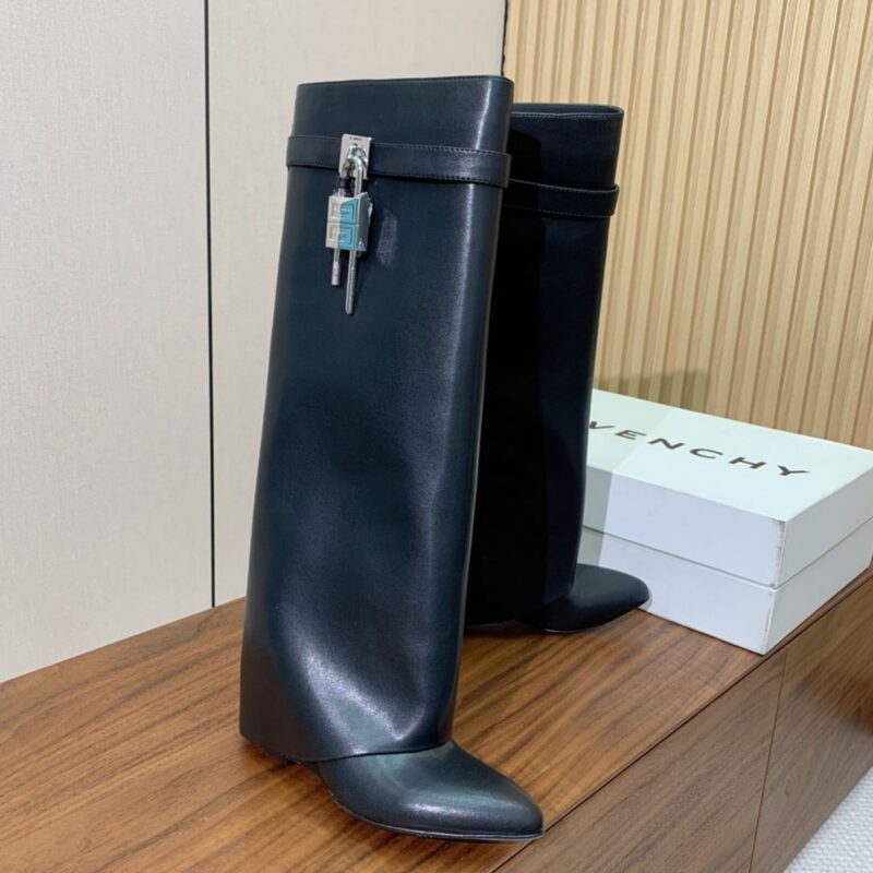 Bota Gycenchy Cano Médio